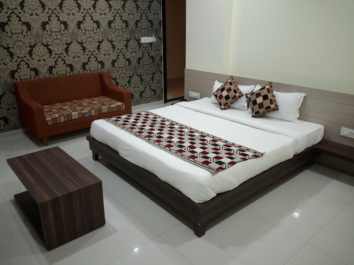 Hotel Casa Green Shirdi Exterior foto